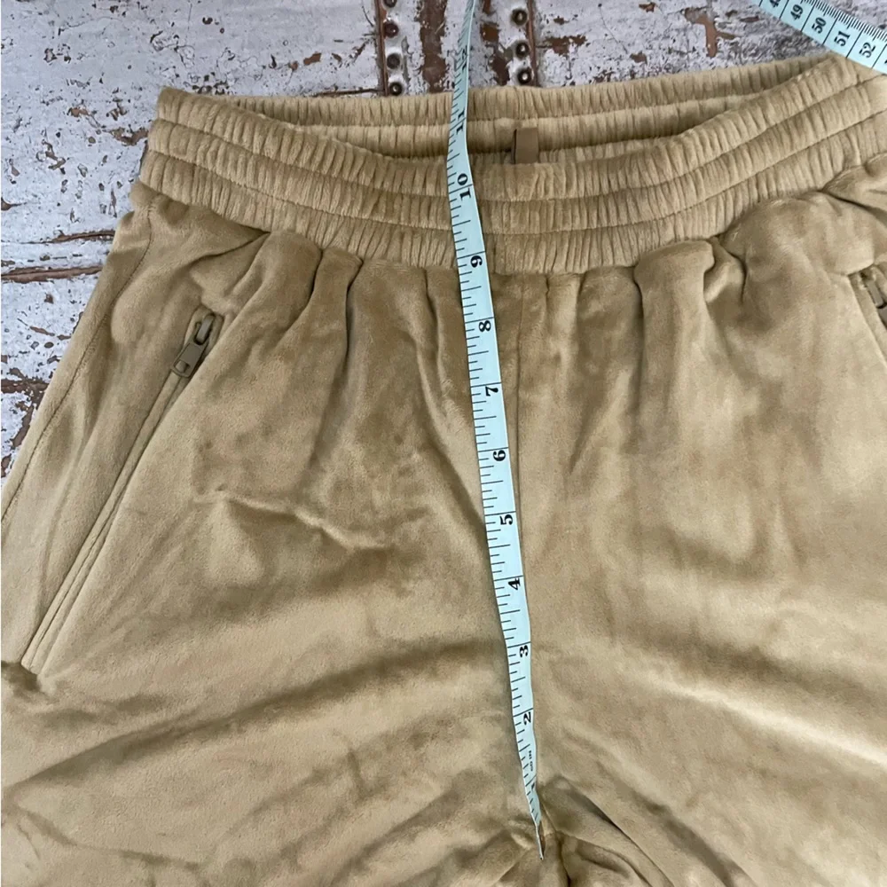 Skims Velour Joggers Gold - Picture 12 of 14